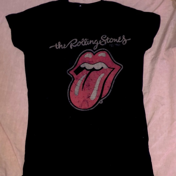 Black teens Rolling Stones shirt, slim fit possibly tight on chest. - Picture 1 of 1